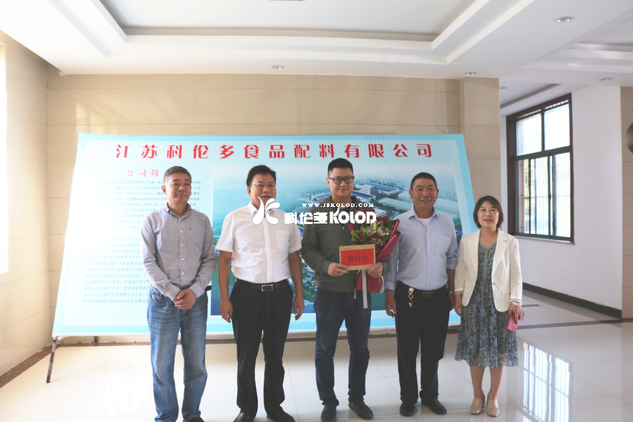 灌云縣委常委、組織部部長(cháng)、統戰部部長(cháng)何崢嶸節前慰問(wèn)科倫多公司引進(jìn)高端人才